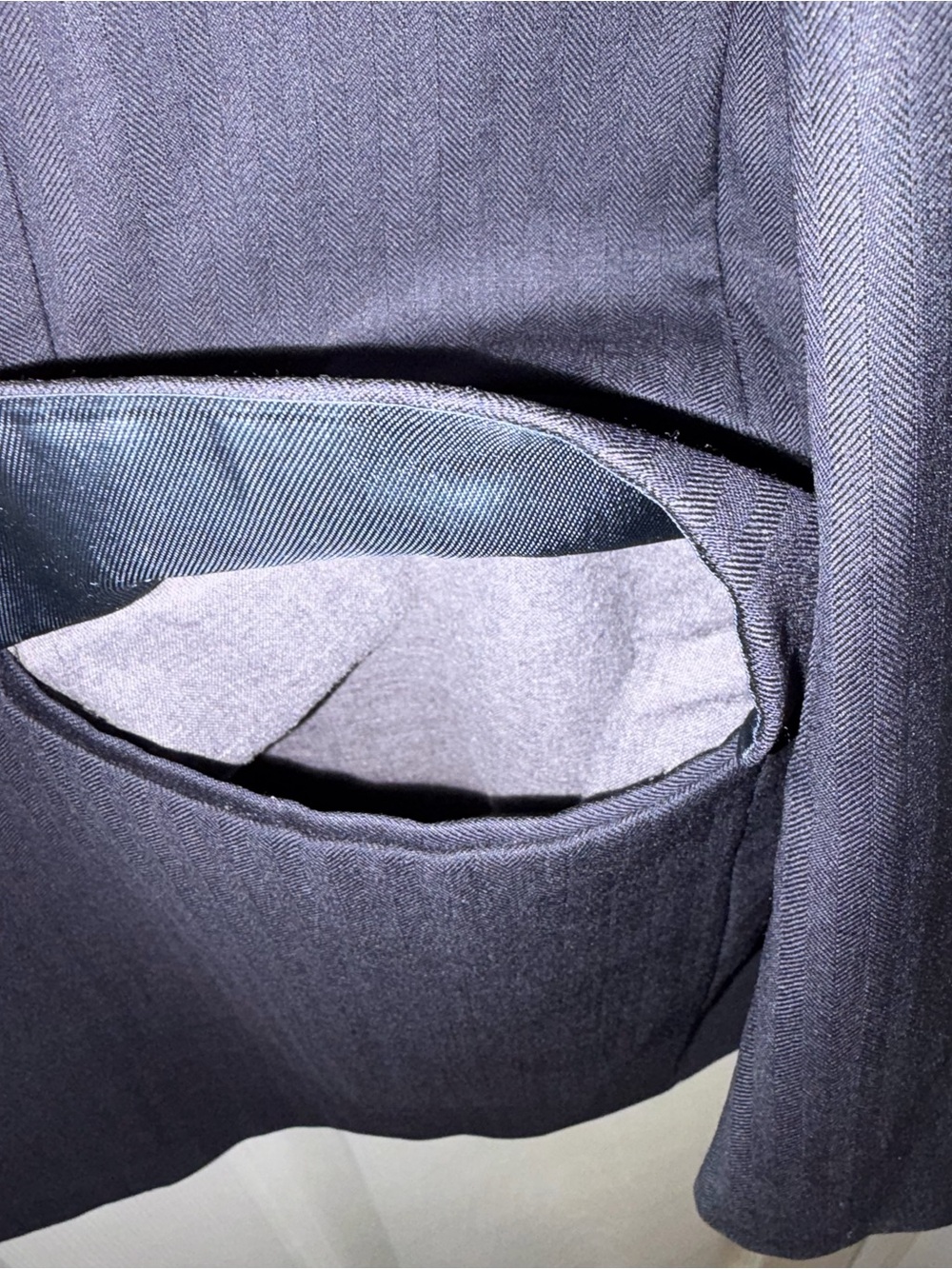 Vintage Men's Black Two-Piece Suit - Picture 7 of 10